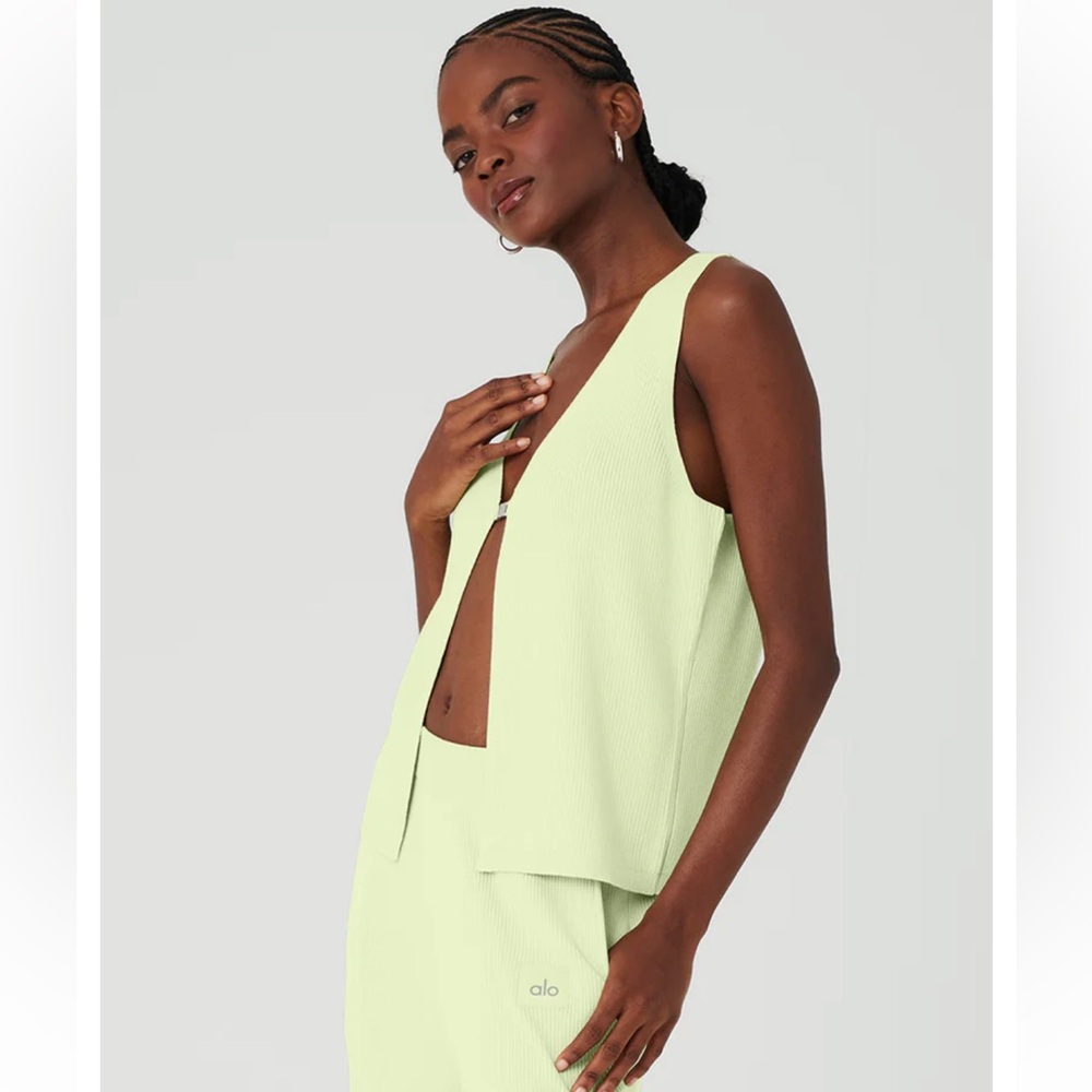 NWT $118 Alo Yoga Knit Salana Tank Iced Green Tea XS - Picture 5 of 5